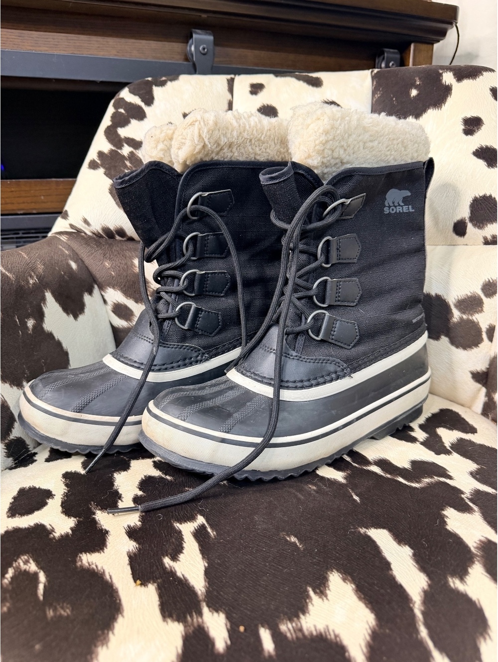 Sorel Women's Winter Waterproof Snow Boots Size 8 Black with Shearling Lining